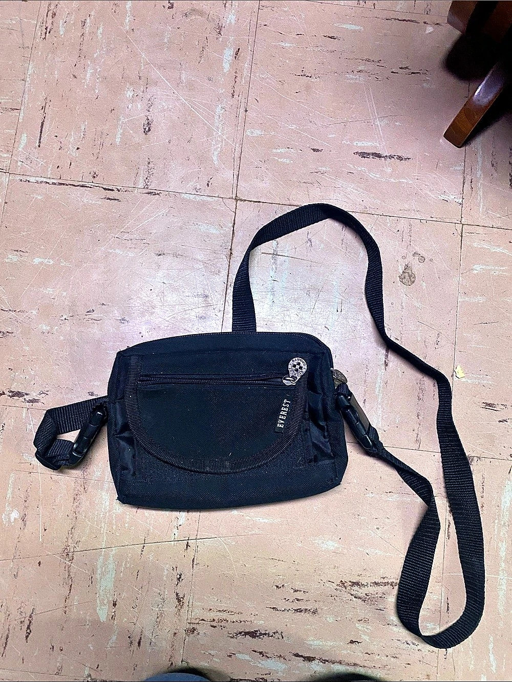 Everest Cross Body Bag Black Crossbody Bag